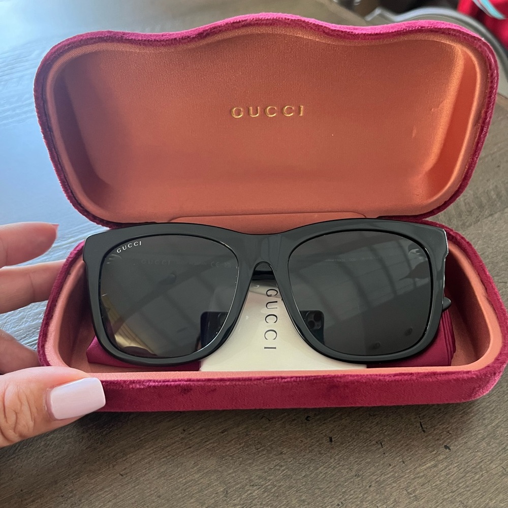 Authentic BNIB GUCCI SUNGLASSES